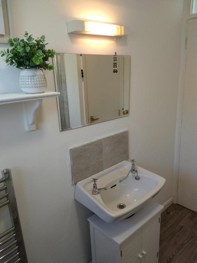 Stamford Redcot Gardens Stylish 2 Bed Family Town House With Parking Villa Екстериор снимка